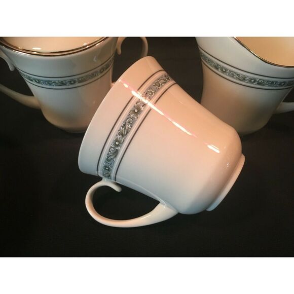 SALE 22 Pc Vintage Pickard China Service Set in Candlelight - Picture 4 of 12